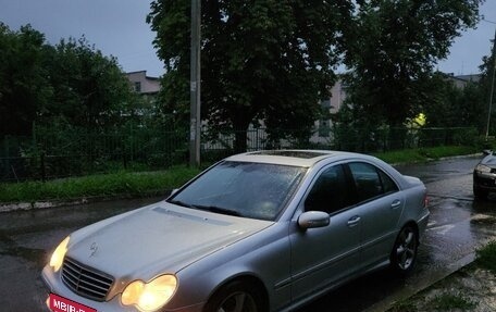 Mercedes-Benz C-Класс, 2005 год, 1 000 000 рублей, 5 фотография