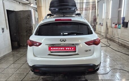 Infiniti QX70, 2013 год, 2 300 000 рублей, 4 фотография