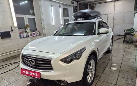 Infiniti QX70, 2013 год, 2 300 000 рублей, 2 фотография