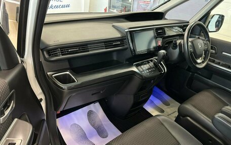 Honda Stepwgn IV, 2015 год, 2 249 999 рублей, 12 фотография