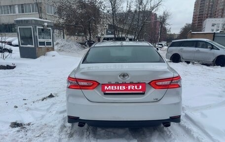 Toyota Camry, 2018 год, 3 150 000 рублей, 4 фотография