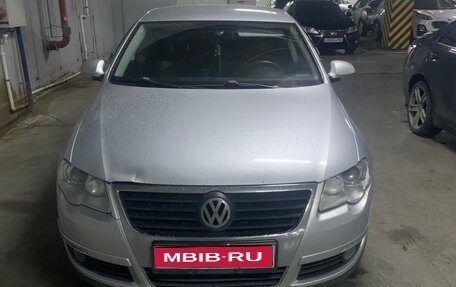 Volkswagen Passat B6, 2005 год, 550 000 рублей, 1 фотография