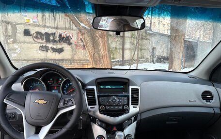 Chevrolet Cruze II, 2010 год, 700 000 рублей, 6 фотография