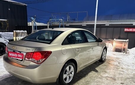 Chevrolet Cruze II, 2010 год, 700 000 рублей, 2 фотография