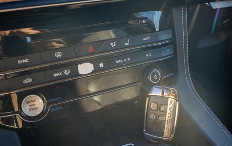 Jaguar F-Pace, 2017 год, 22 фотография