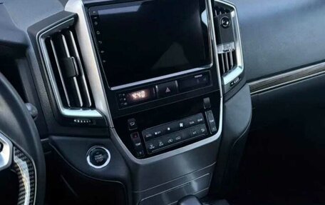 Toyota Land Cruiser 200, 2011 год, 3 700 000 рублей, 3 фотография