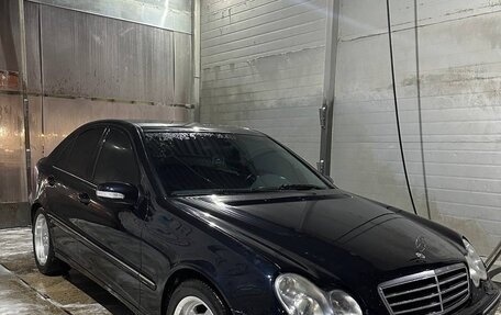 Mercedes-Benz C-Класс, 2006 год, 730 000 рублей, 2 фотография