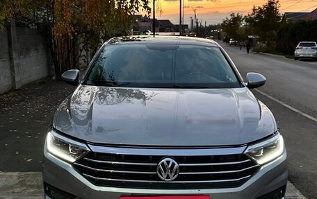 Volkswagen Jetta VII, 2019 год, 1 600 000 рублей, 2 фотография