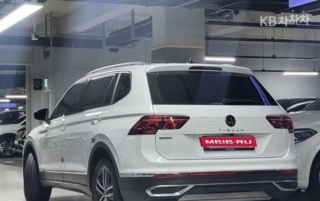 Volkswagen Tiguan II, 2023 год, 2 760 099 рублей, 3 фотография