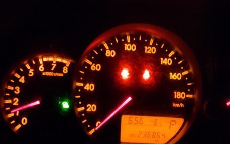 Toyota Ractis II, 2011 год, 750 000 рублей, 8 фотография