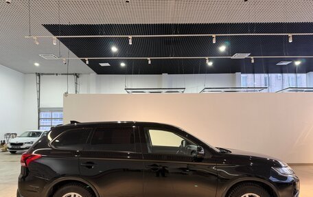 Mitsubishi Outlander III рестайлинг 3, 2017 год, 1 790 000 рублей, 4 фотография