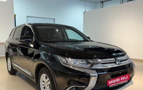 Mitsubishi Outlander III рестайлинг 3, 2017 год, 1 790 000 рублей, 3 фотография