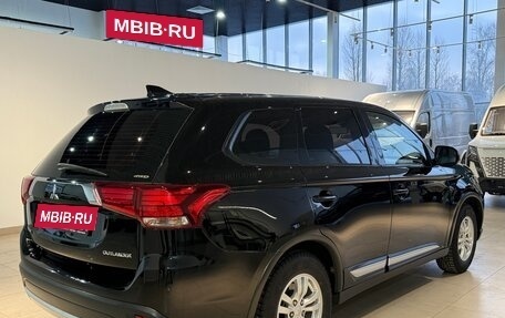 Mitsubishi Outlander III рестайлинг 3, 2017 год, 1 790 000 рублей, 5 фотография