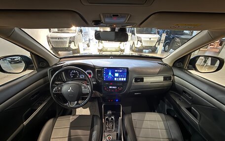 Mitsubishi Outlander III рестайлинг 3, 2017 год, 1 790 000 рублей, 21 фотография