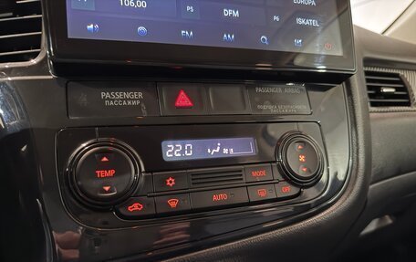 Mitsubishi Outlander III рестайлинг 3, 2017 год, 1 790 000 рублей, 17 фотография