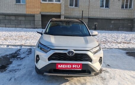 Toyota RAV4, 2024 год, 4 400 000 рублей, 2 фотография