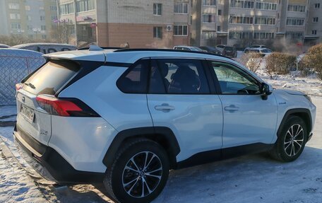 Toyota RAV4, 2024 год, 4 400 000 рублей, 3 фотография