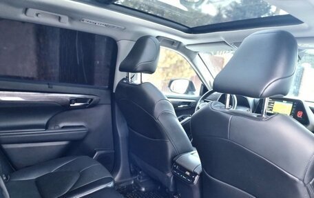 Toyota Highlander, 2022 год, 5 400 000 рублей, 10 фотография