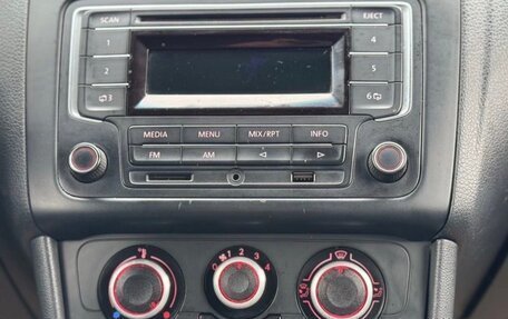 Volkswagen Polo VI (EU Market), 2012 год, 420 000 рублей, 10 фотография