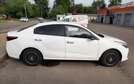 KIA Rio IV, 2017 год, 1 000 000 рублей, 4 фотография