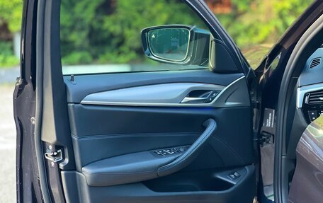 BMW 5 серия, 2019 год, 3 300 000 рублей, 25 фотография