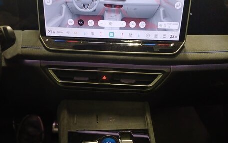 Volkswagen Tiguan, 2024 год, 4 700 000 рублей, 22 фотография