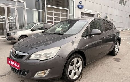 Opel Astra J, 2011 год, 619 000 рублей, 2 фотография