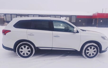 Mitsubishi Outlander III рестайлинг 3, 2016 год, 1 750 000 рублей, 1 фотография