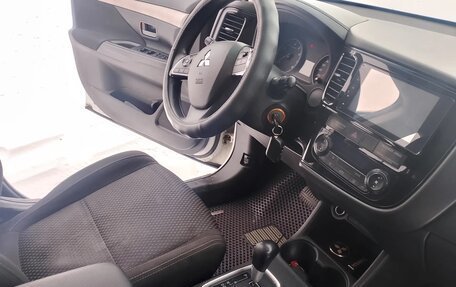 Mitsubishi Outlander III рестайлинг 3, 2016 год, 1 750 000 рублей, 4 фотография