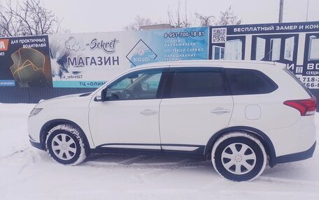 Mitsubishi Outlander III рестайлинг 3, 2016 год, 1 750 000 рублей, 2 фотография