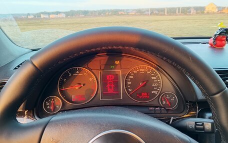 Audi A4, 2002 год, 500 000 рублей, 11 фотография