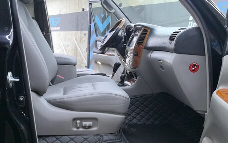 Toyota Land Cruiser 100 рестайлинг 2, 2006 год, 2 950 000 рублей, 13 фотография