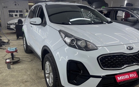 KIA Sportage IV рестайлинг, 2018 год, 2 235 000 рублей, 1 фотография
