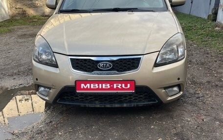 KIA Rio II, 2010 год, 650 000 рублей, 1 фотография