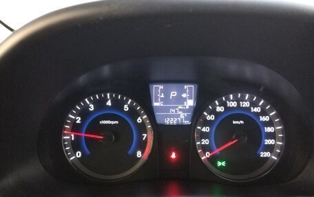 Hyundai Solaris II рестайлинг, 2015 год, 880 000 рублей, 10 фотография