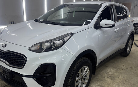 KIA Sportage IV рестайлинг, 2018 год, 2 235 000 рублей, 2 фотография