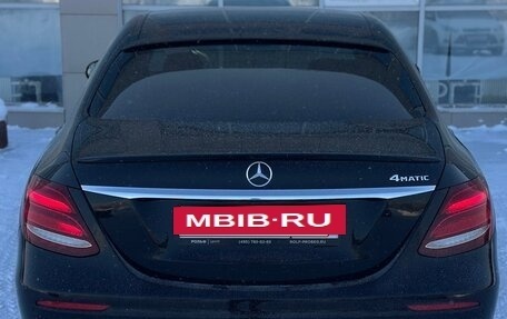 Mercedes-Benz E-Класс, 2017 год, 3 100 000 рублей, 4 фотография