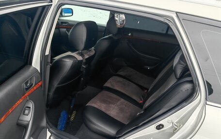 Toyota Avensis III рестайлинг, 2006 год, 1 350 000 рублей, 19 фотография