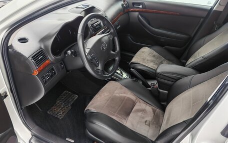 Toyota Avensis III рестайлинг, 2006 год, 1 350 000 рублей, 23 фотография