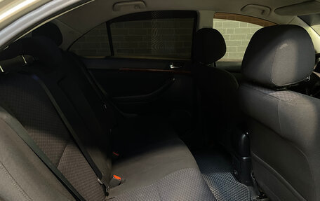 Toyota Avensis III рестайлинг, 2006 год, 600 000 рублей, 11 фотография