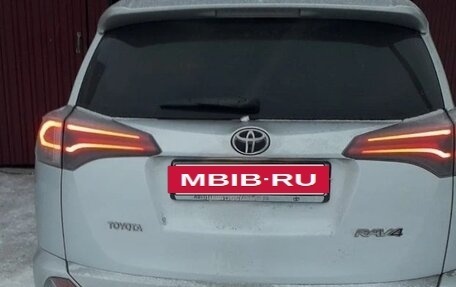 Toyota RAV4, 2017 год, 2 300 000 рублей, 8 фотография