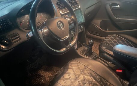 Volkswagen Polo VI (EU Market), 2015 год, 900 000 рублей, 22 фотография