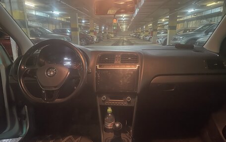 Volkswagen Polo VI (EU Market), 2015 год, 900 000 рублей, 27 фотография