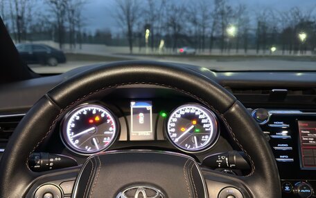 Toyota Camry, 2018 год, 2 000 000 рублей, 6 фотография