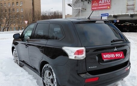Mitsubishi Outlander III рестайлинг 3, 2013 год, 1 050 000 рублей, 3 фотография