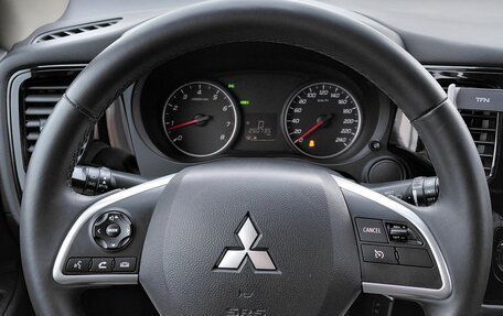 Mitsubishi Outlander III рестайлинг 3, 2013 год, 1 050 000 рублей, 17 фотография