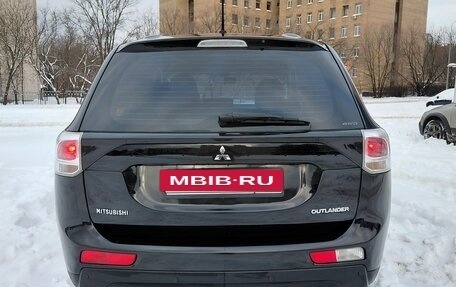 Mitsubishi Outlander III рестайлинг 3, 2013 год, 1 050 000 рублей, 9 фотография