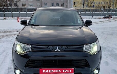 Mitsubishi Outlander III рестайлинг 3, 2013 год, 1 050 000 рублей, 8 фотография