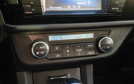 Toyota Corolla, 2015 год, 1 299 000 рублей, 20 фотография