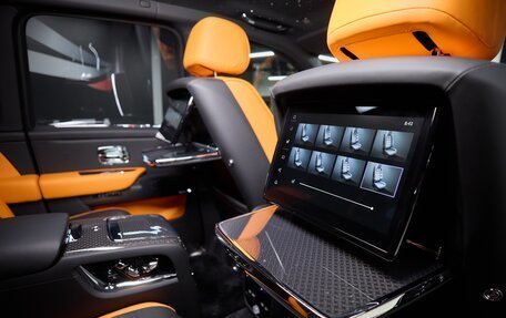 Rolls-Royce Cullinan, 2025 год, 78 900 000 рублей, 33 фотография